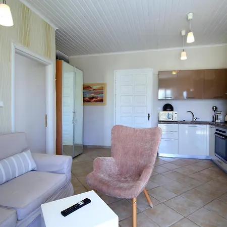 Ailanto Case de vacanță