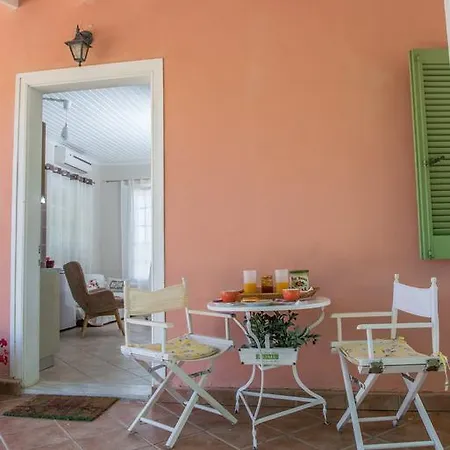 Ailanto Case de vacanță